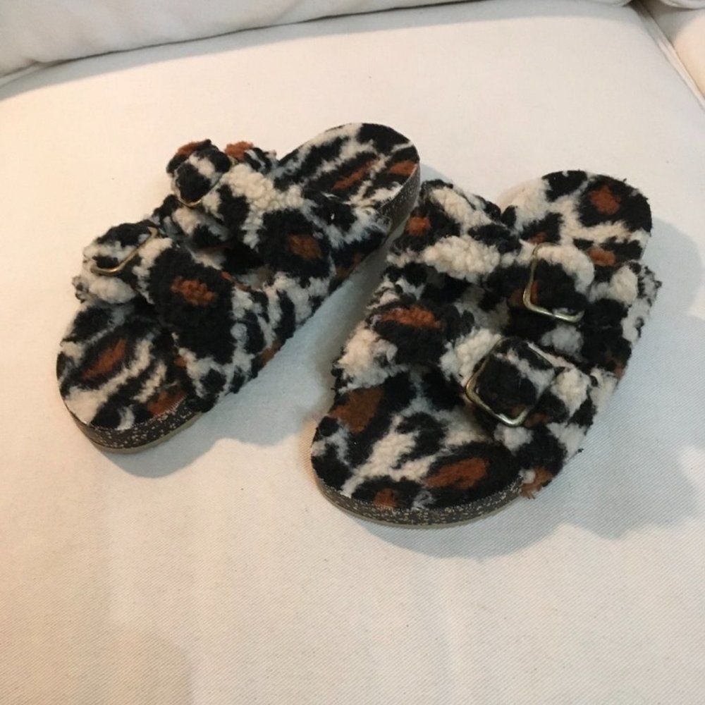 NWOT  Secret Treasures Flexible Outsole Leopard Slippers/Sandal